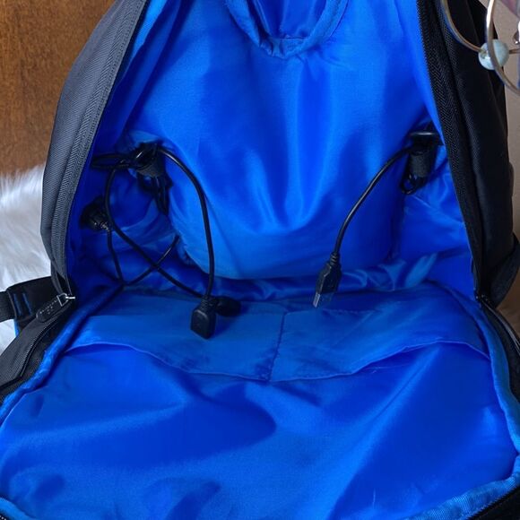 Ghostek NRGBAG Backpack Laptop, Cell Phone, & Mobile Devices Water Resistant - Picture 11 of 16